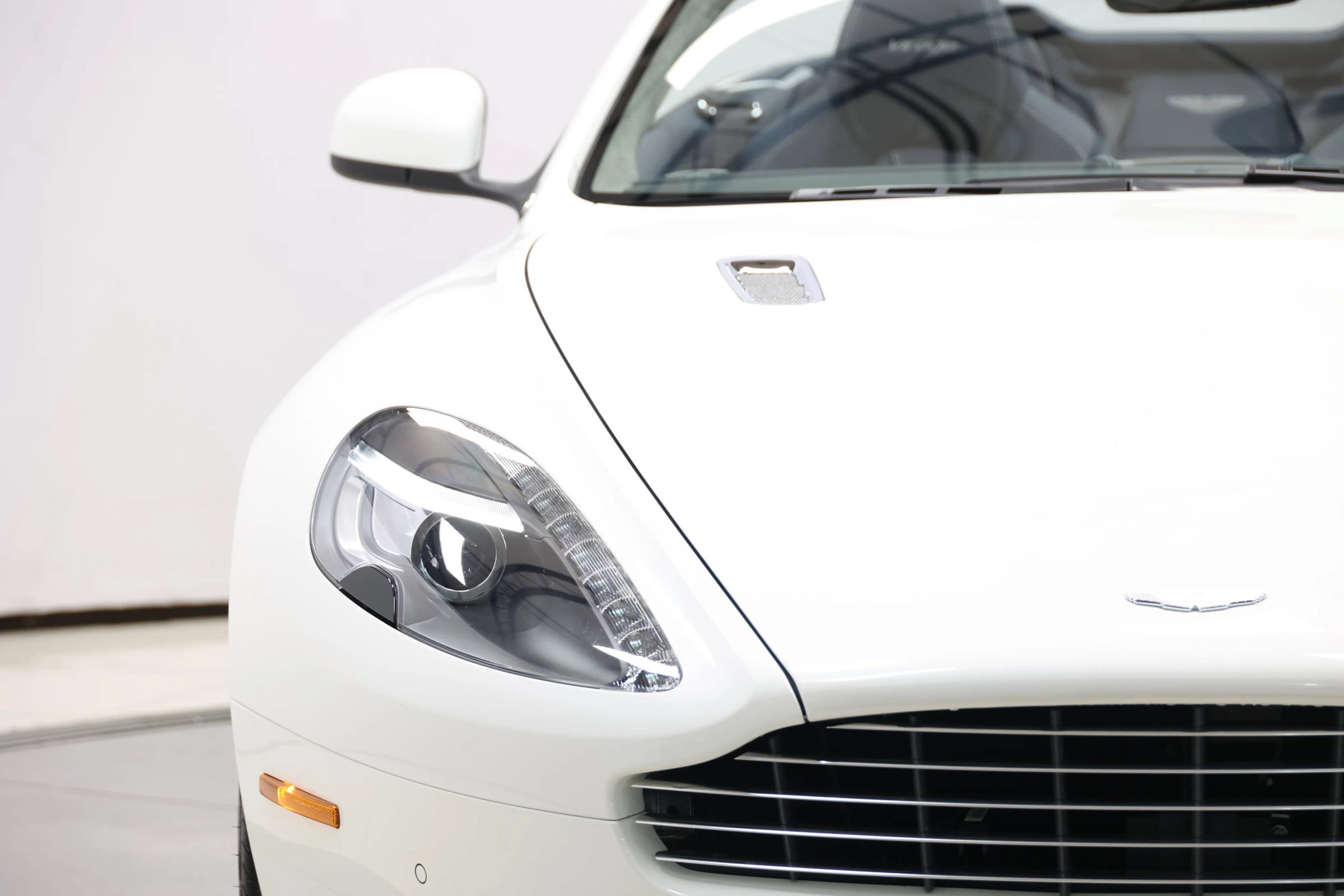 Used 2012 Aston Martin Virage Volante RWD image 90