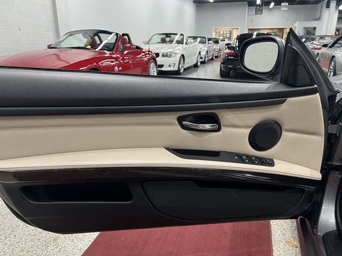 Used 2013 BMW 335i Convertible image 44