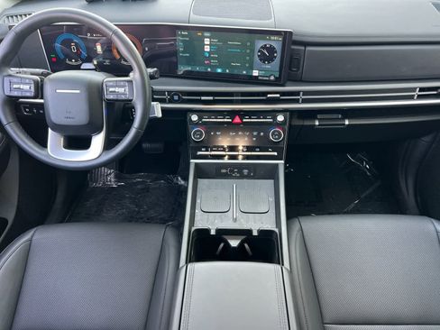 Certified 2025 Hyundai Santa Fe SEL image 3