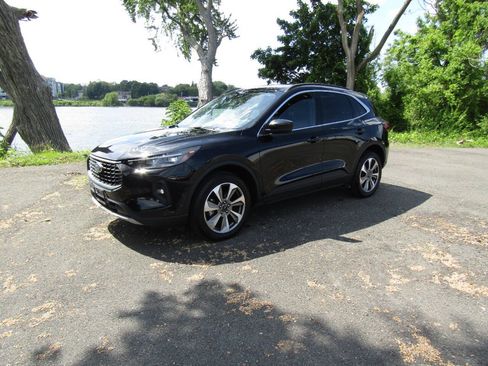Used 2025 Ford Escape Platinum AWD/4WD image 54