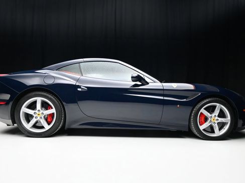 Used 2016 Ferrari California T image 40