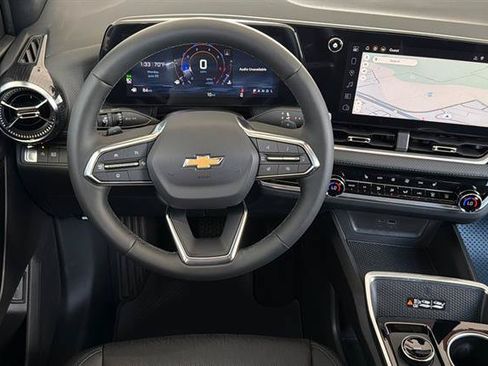 New 2026 Chevrolet Equinox LT w/ Convenience Package II FWD image 16