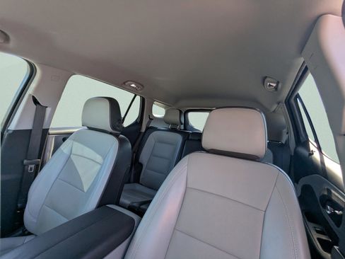 Used 2024 GMC Terrain SLT FWD image 28