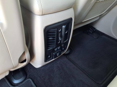 Used 2019 Jeep Grand Cherokee Limited w/ Luxury Group II image 8