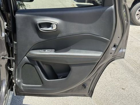 Used 2019 Jeep Compass Latitude image 35