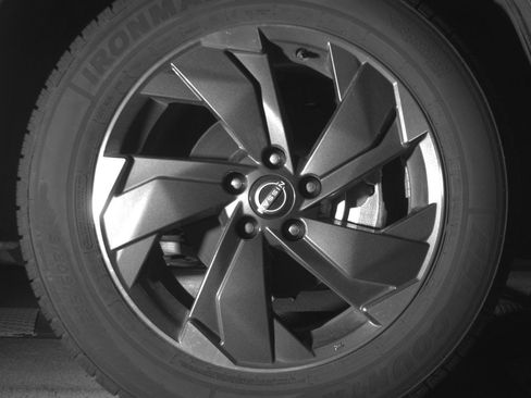 Used 2025 Nissan Rogue SV AWD/4WD image 13