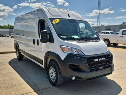 Used 2025 RAM ProMaster 2500 w/ Convenience Group FWD image 1