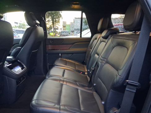 Certified 2024 Lincoln Navigator Premiere AWD/4WD image 6