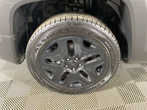 Used 2019 Jeep Renegade Sport image 11