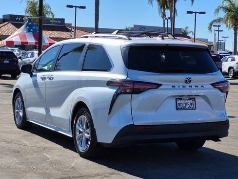 Used 2022 Toyota Sienna XLE image 8