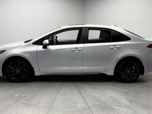 Used 2024 Toyota Corolla SE w/ SE Package AWD/4WD image 4