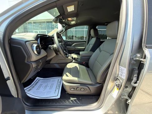 Used 2025 Chevrolet Colorado ZR2 w/ Technology Package AWD/4WD image 26