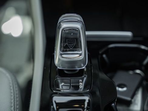 Used 2023 Volvo XC40 B5 Plus w/ Protection Package Premier AWD/4WD image 27