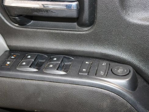Used 2018 Chevrolet Silverado 1500 Custom w/ Custom Value Package AWD/4WD image 26