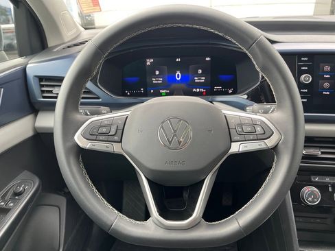 Used 2023 Volkswagen Taos SE w/ Panoramic Sunroof Package FWD image 17