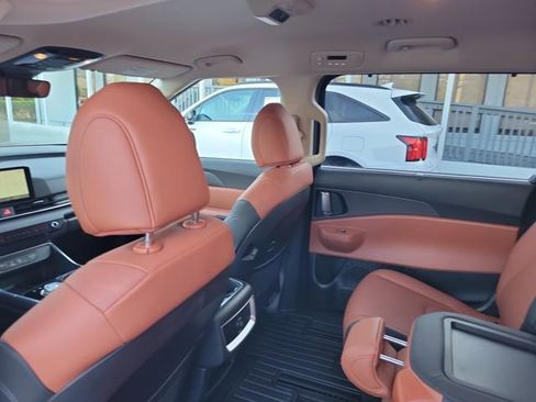 Used 2026 Kia Carnival EX FWD image 31