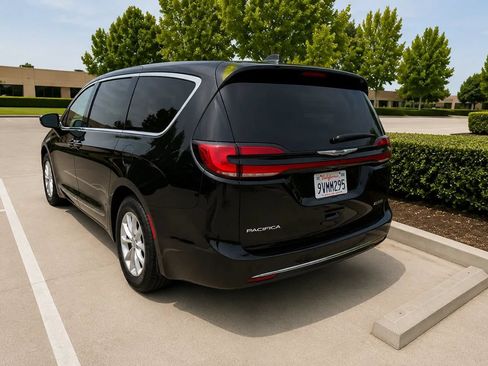 Used 2026 Chrysler Pacifica Limited FWD image 6