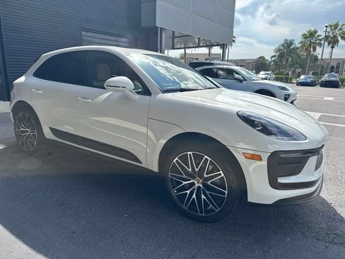 Certified 2026 Porsche Macan AWD/4WD image 4