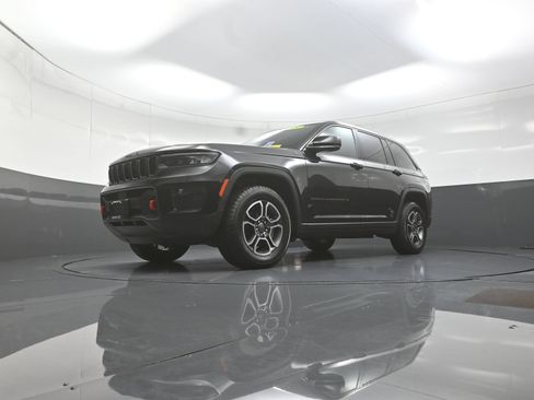 Used 2022 Jeep Grand Cherokee Trailhawk AWD/4WD image 11