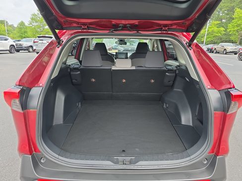 Used 2020 Toyota RAV4 XLE w/ Convenience Package FWD image 13