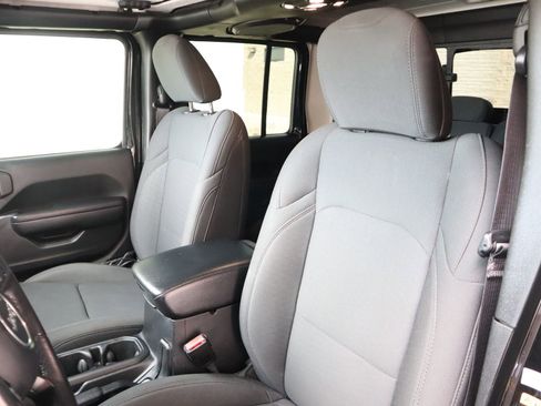 Used 2021 Jeep Gladiator Sport image 25