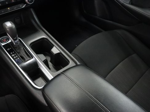 Used 2024 Nissan Sentra SV FWD image 16
