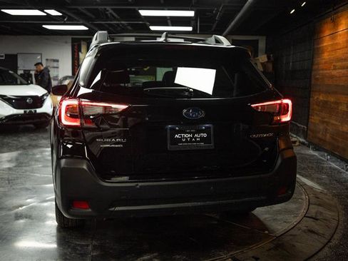 Used 2025 Subaru Outback Premium image 6