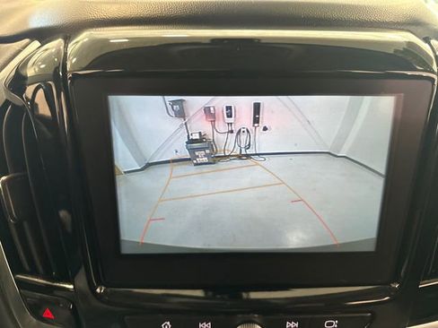 Used 2018 Chevrolet Traverse LT image 19