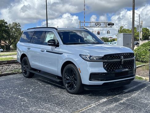 New 2025 Lincoln Navigator Reserve w/ Jet Appearance Package image 1