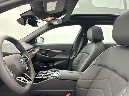 New 2026 BMW 550e xDrive AWD/4WD image 24