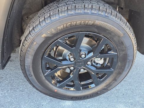 New 2026 Jeep Grand Cherokee Laredo image 6