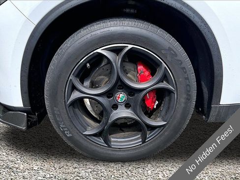 Used 2018 Alfa Romeo Stelvio Sport w/ Quick Order Package 22J Sport AWD/4WD image 9