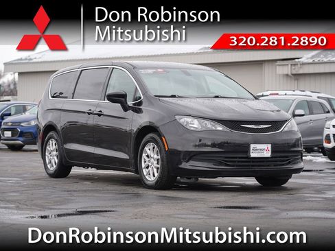 Used 2020 Chrysler Voyager LX FWD image 1