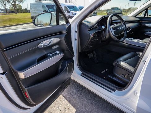 Used 2024 Genesis GV70 2.5T w/ Advanced Package image 32