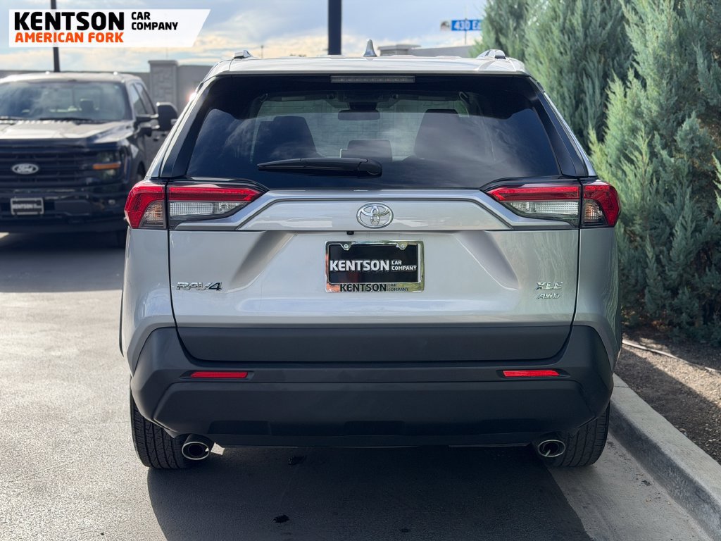 Used 2025 Toyota RAV4 XLE AWD/4WD image 6