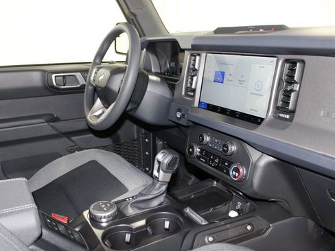 New 2025 Ford Bronco 4-Door image 28
