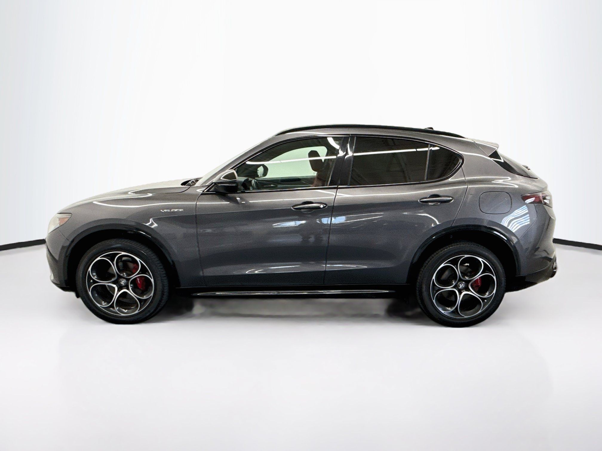 Used 2024 Alfa Romeo Stelvio Veloce AWD/4WD image 4