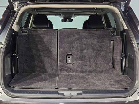 Used 2024 Toyota Highlander XLE image 18