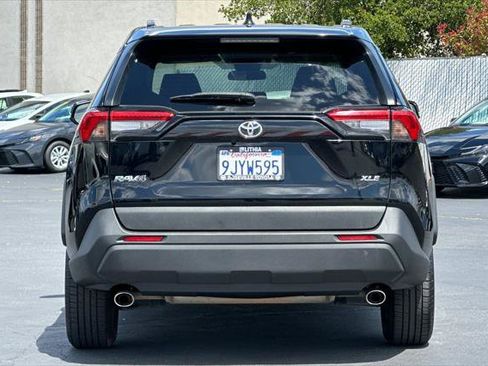 Certified 2022 Toyota RAV4 XLE w/ Convenience Package FWD image 8