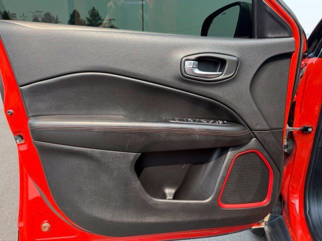 Used 2018 Jeep Compass Trailhawk w/ Leather Interior Group AWD/4WD image 19