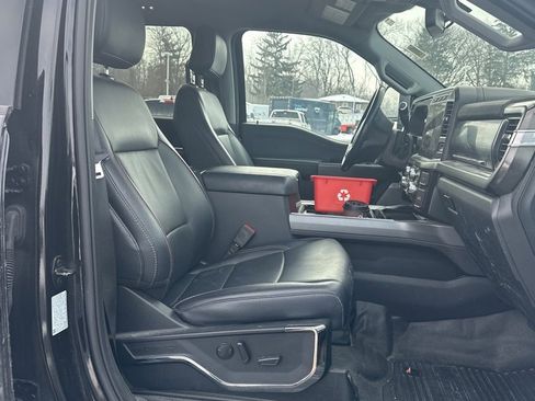Used 2023 Ford F250 Lariat w/ Black Appearance Package image 4