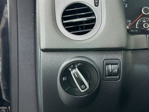 Used 2013 Volkswagen Tiguan SE image 8