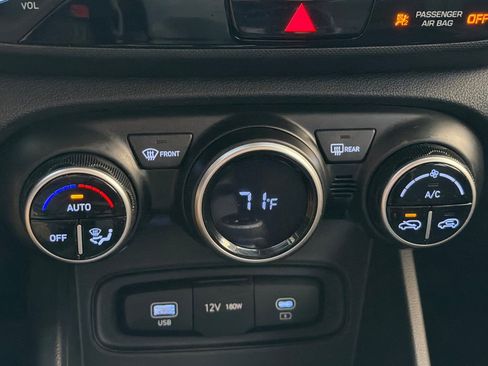 Certified 2023 Hyundai Venue SEL image 27