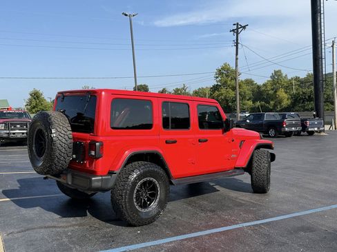 Used 2022 Jeep Wrangler Unlimited Sahara AWD/4WD image 3