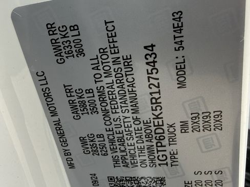 Used 2024 GMC Canyon AT4 w/ AT4 Premium Package image 28