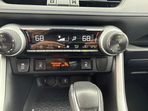 Used 2020 Toyota RAV4 XSE w/ XSE Grade Weather Package AWD/4WD image 22
