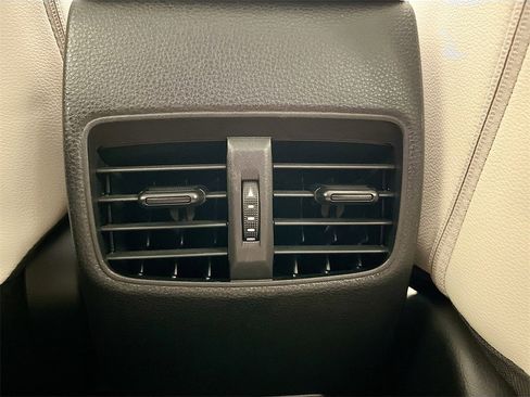 Used 2022 Toyota Corolla Cross XLE w/ Convenience Package image 27