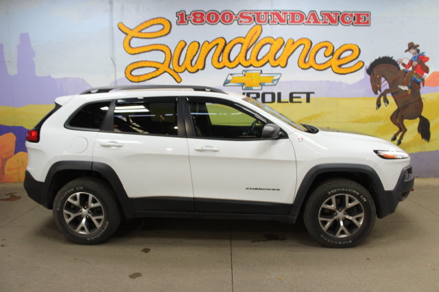 Used 2018 Jeep Cherokee Trailhawk AWD/4WD image 1