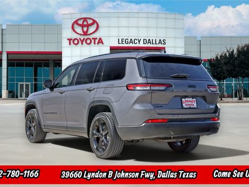 Used 2024 Jeep Grand Cherokee L Altitude AWD/4WD image 8