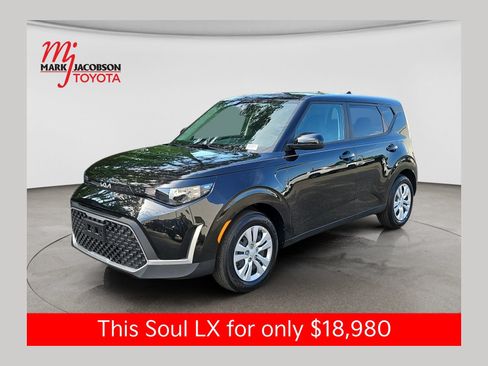 Used 2025 Kia Soul LX FWD image 1
